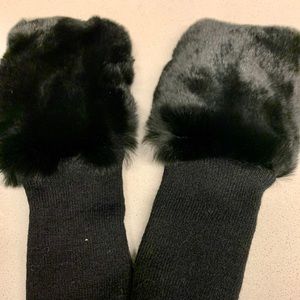 Fur fingerless gloves!